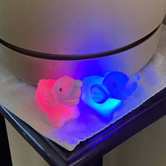 Pair of light up Elephants - Picture 5 of 15
